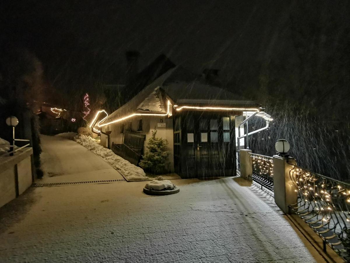 Apartmaji Mak Jesenice Luaran gambar